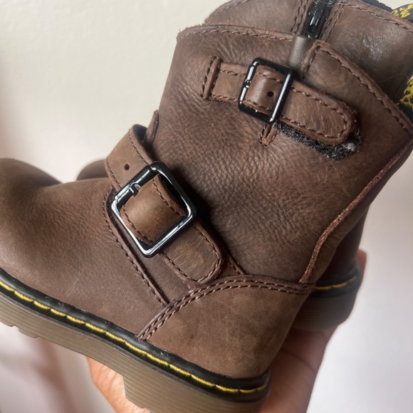 Dr. Martins - Picture 4 of 4